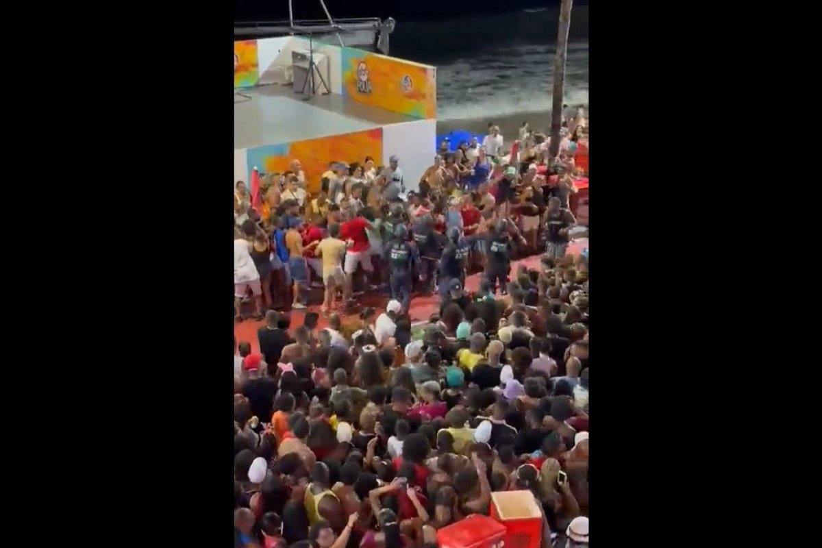 Vídeo: Guarda Municipal usa cacetete para dispersar confusão durante Pipoco na Barra