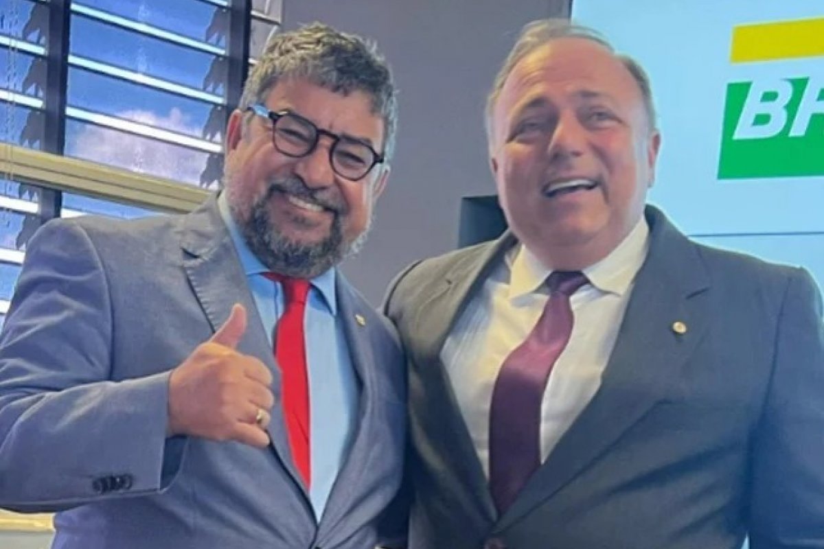 Vídeo: ‘Pseudo moralista’, diz vice-presidente do PT após críticas por foto com Pazuello