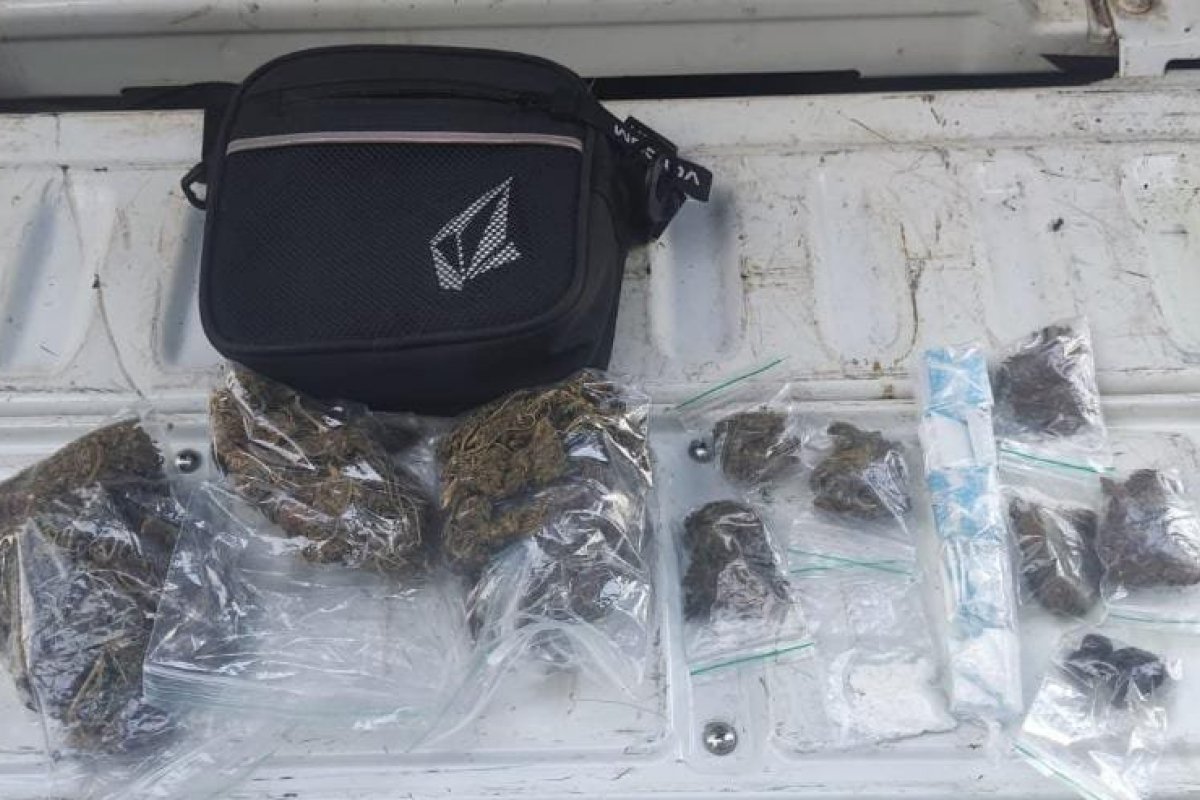 Homem é preso por suspeita de tráfico de drogas no bairro de Tancredo Neves