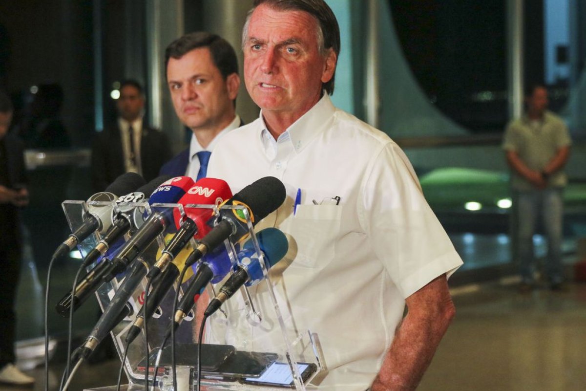 CGU deve autorizar a quebra de sigilo do cartão de vacinação de Bolsonaro nos próximos dias