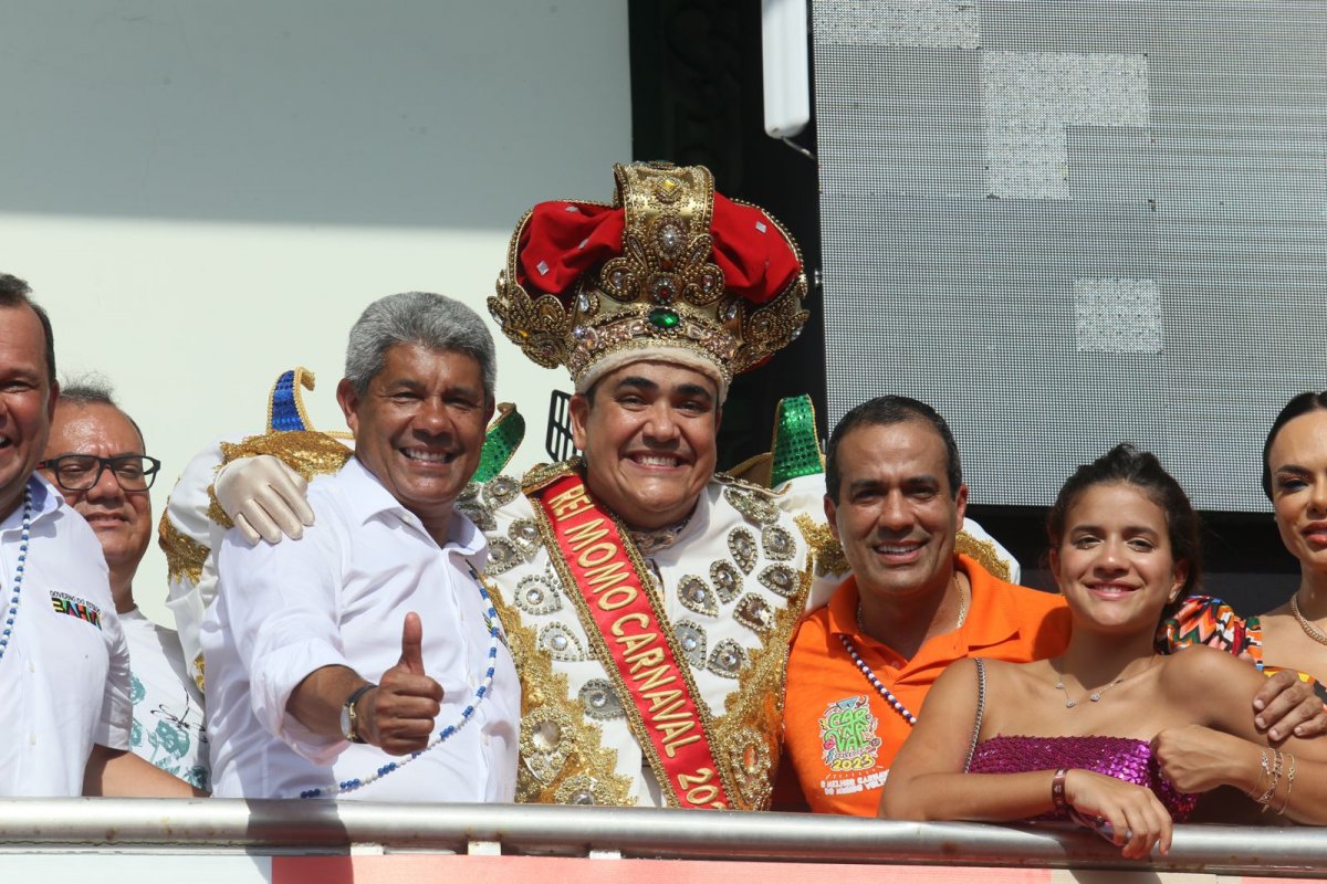 Já é Carnaval! Bruno Reis entrega chave da cidade ao Rei Momo