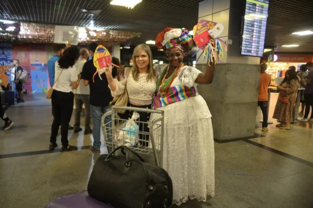 Até 1,3 milhão de turistas são esperados no Carnaval 2023, segundo a prefeitura de Salvador