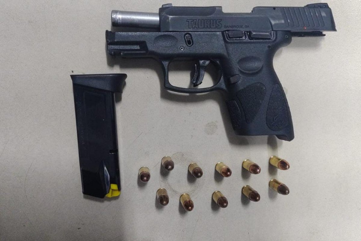 Homem armado é preso na prévia do Carnaval de Itapuã, em Salvador