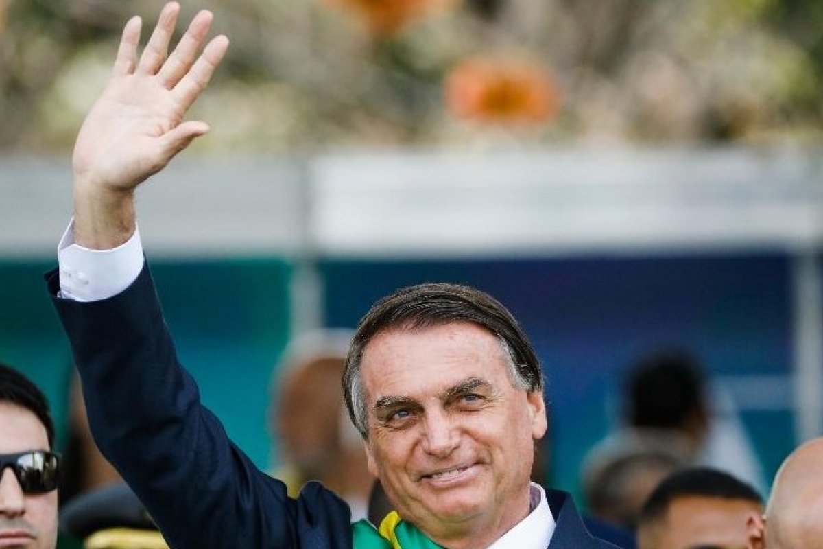 Bolsonaro garante que não tomou vacina contra Covid-19 e cogita processar ministro da CGU