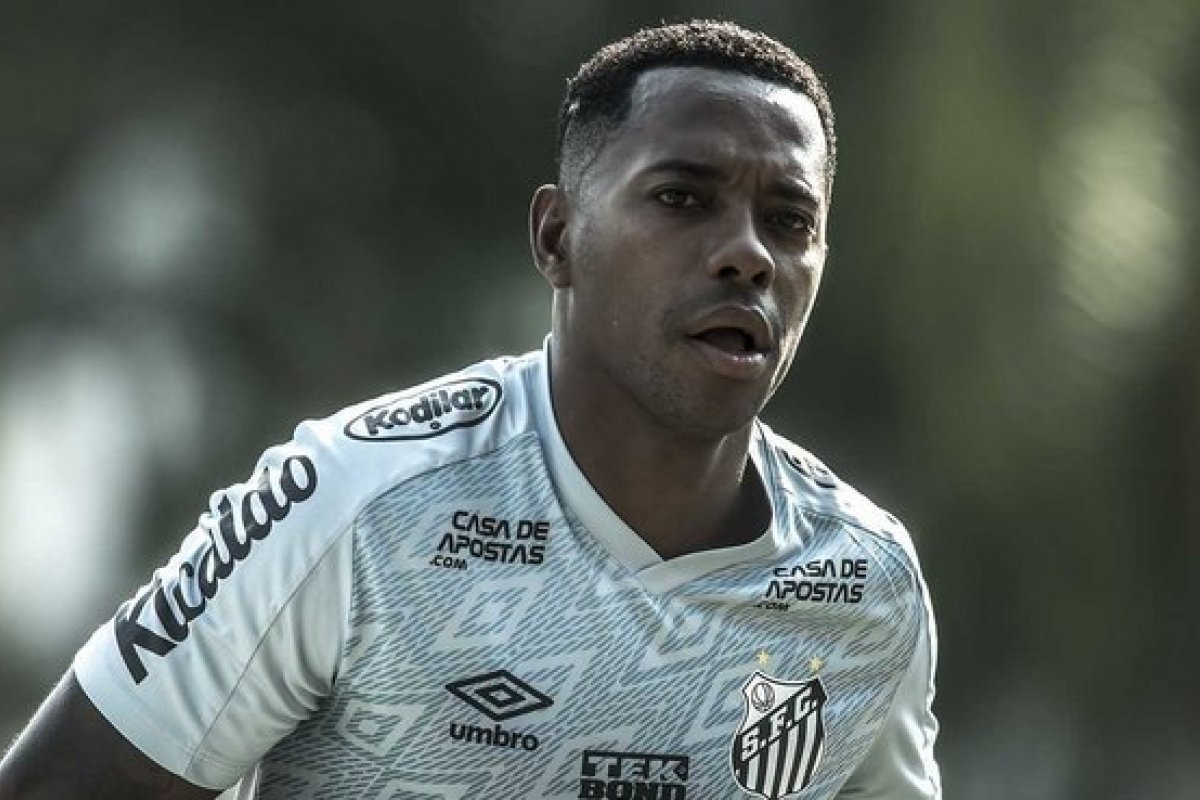Justiça da Itália pede que Robinho cumpra pena no Brasil