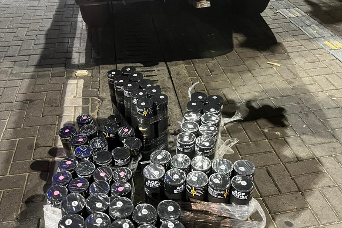 Mais de 100 unidades de tubos pirotécnicos irregulares são apreendidos em Salvador