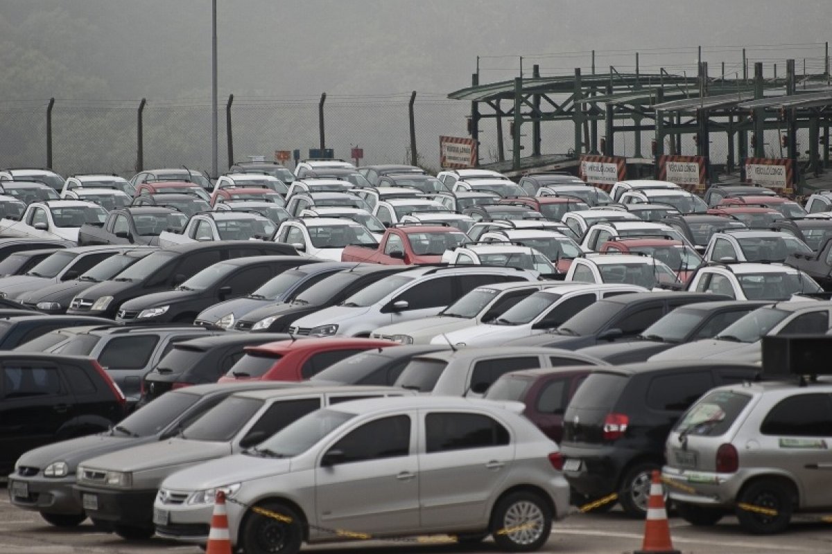 Seguro de automóvel acumula alta de 33,6% em 2022, diz pesquisa