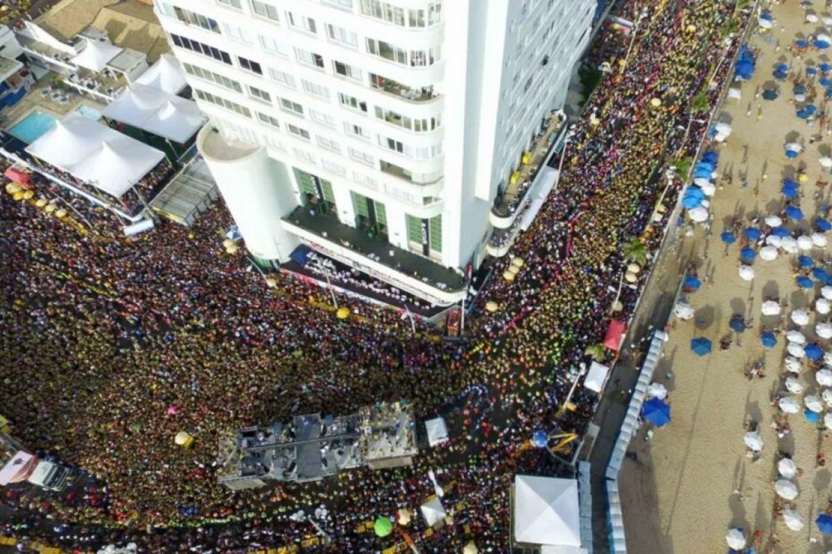 Mais de 50% dos brasileiros vão aproveitar o carnaval na própria cidade, aponta pesquisa