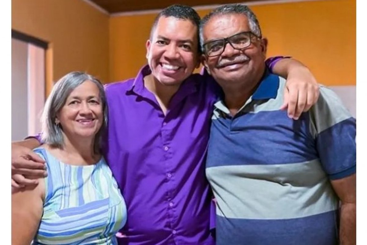 Bruno Gaga posta primeira foto com a família após desistência do BBB 23!
