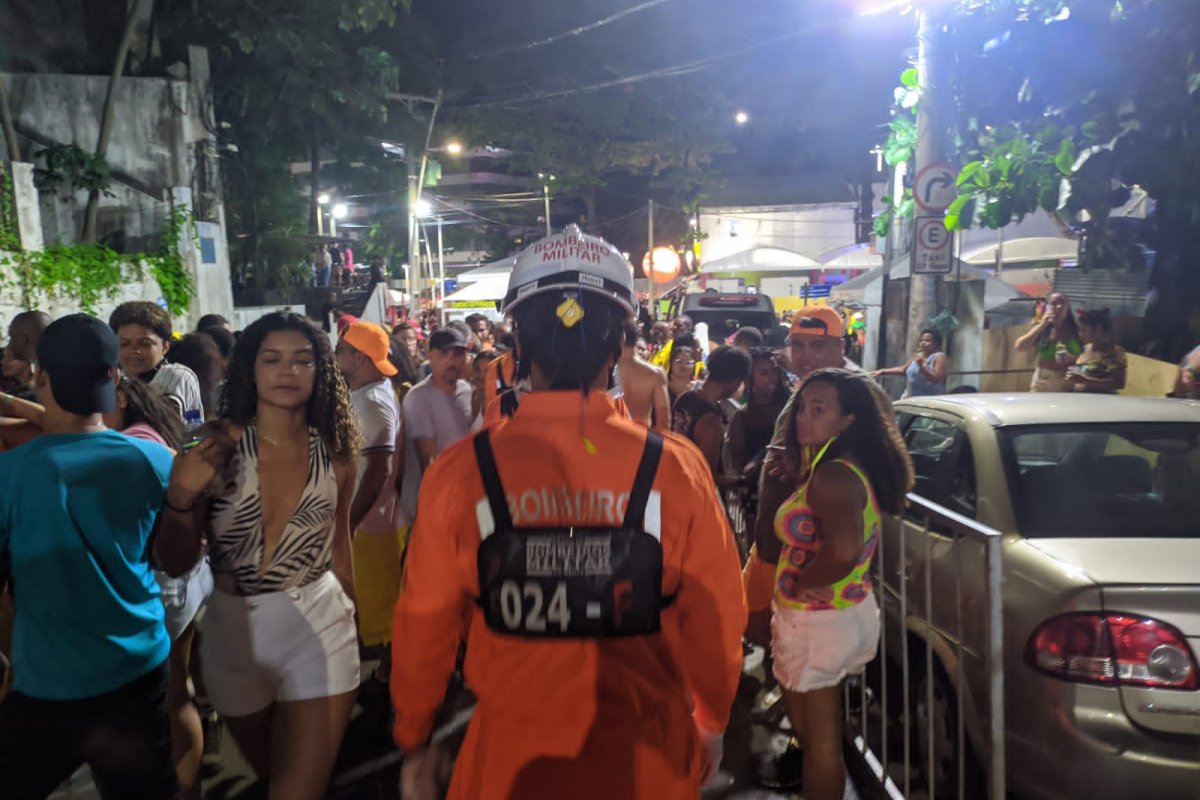 Carnaval de Salvador 2023: bombeiros socorrem turista com indicativo de uso de droga sintética