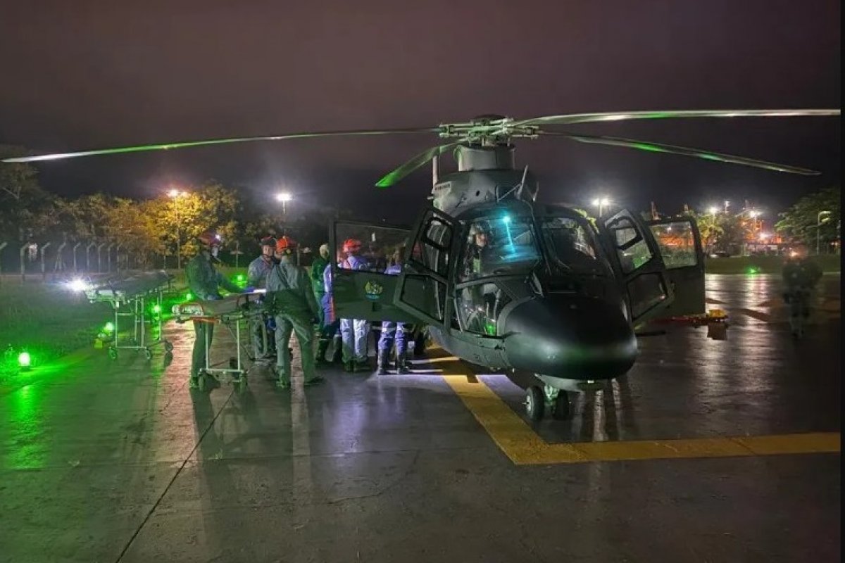 Equipes de resgate seguem em busca de soterrados no Litoral Norte de SP