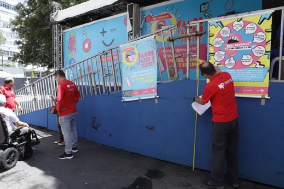 Módulos instalados na Praça da Piedade apresentam irregularidades de acessibilidade para pessoas com deficiência