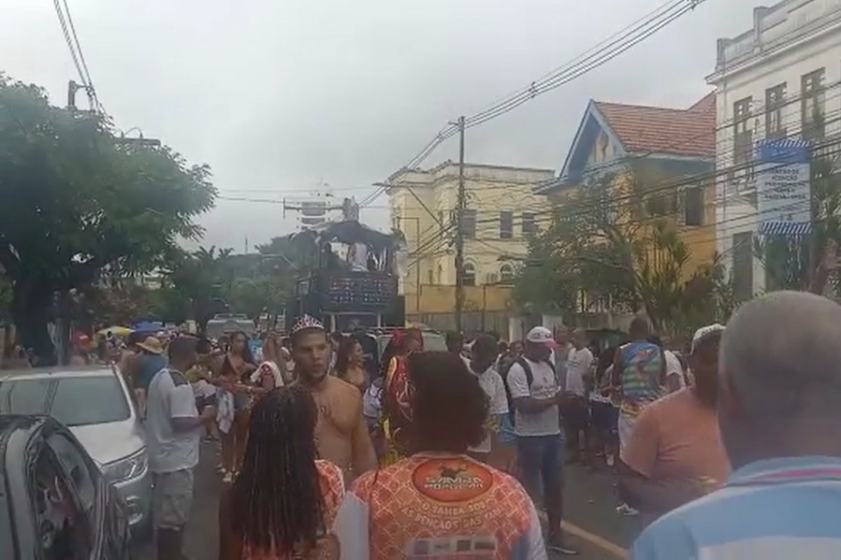 Vídeo: Mudança do Garcia mobiliza foliões com fantasias e manifestações em Salvador