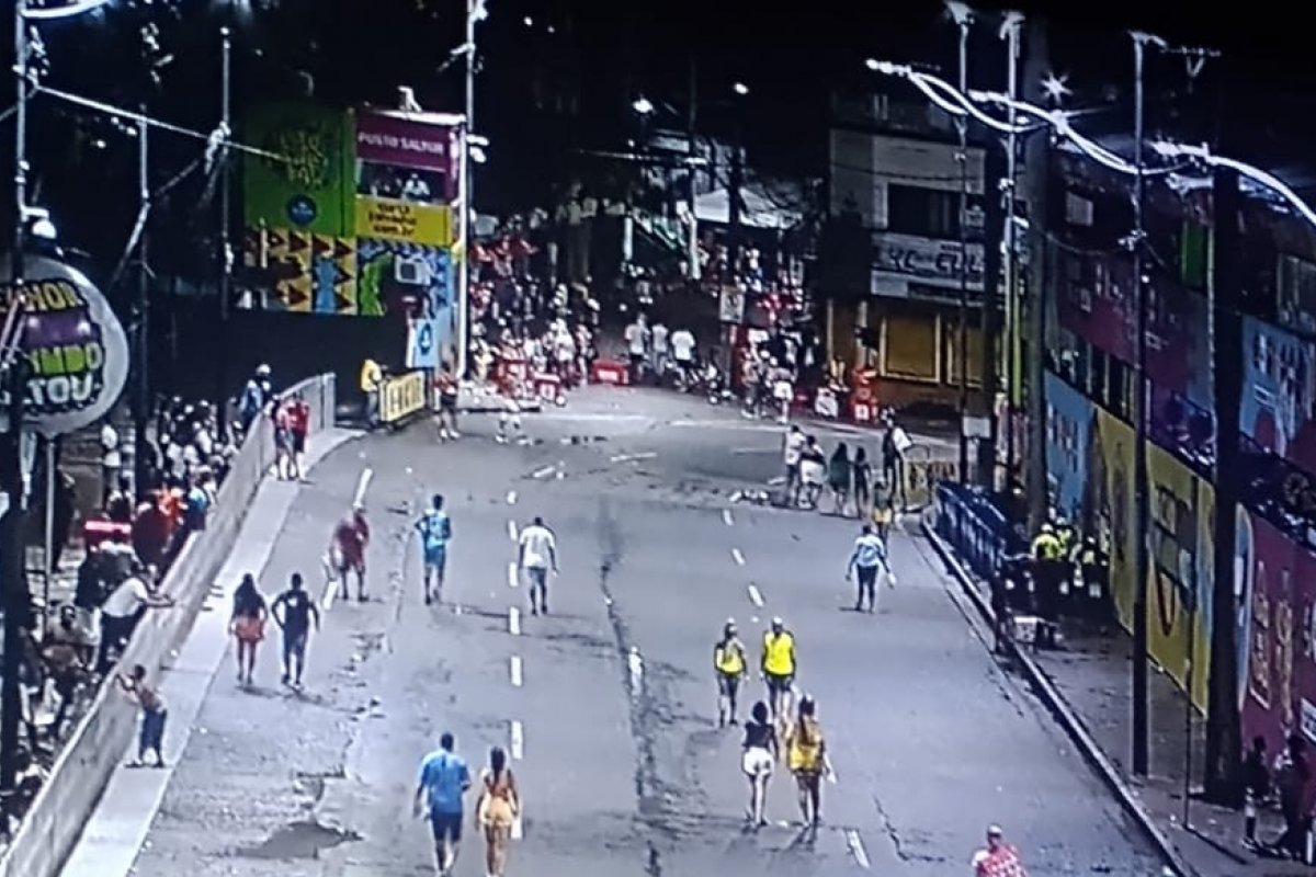 Vídeo: Folião denuncia falta de investimento no carnaval do Campo Grande: "Bruno Reis, não é possível"