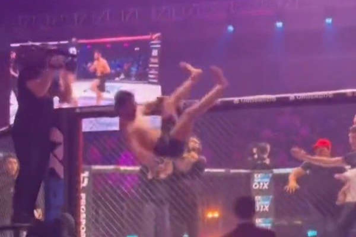 Vídeo: Lutador de MMA cai de octógono durante comemoração de vitória