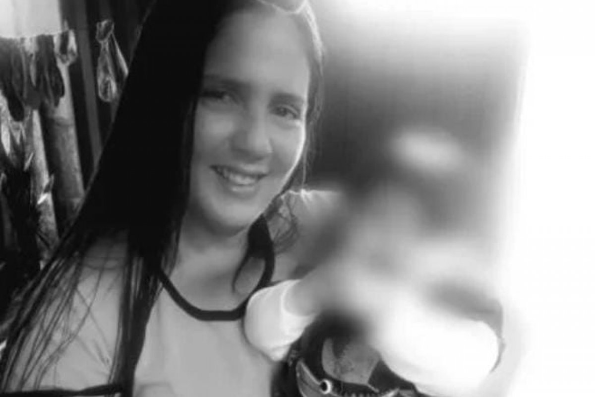 Mulher morrer após levar choque em tomada de extensão