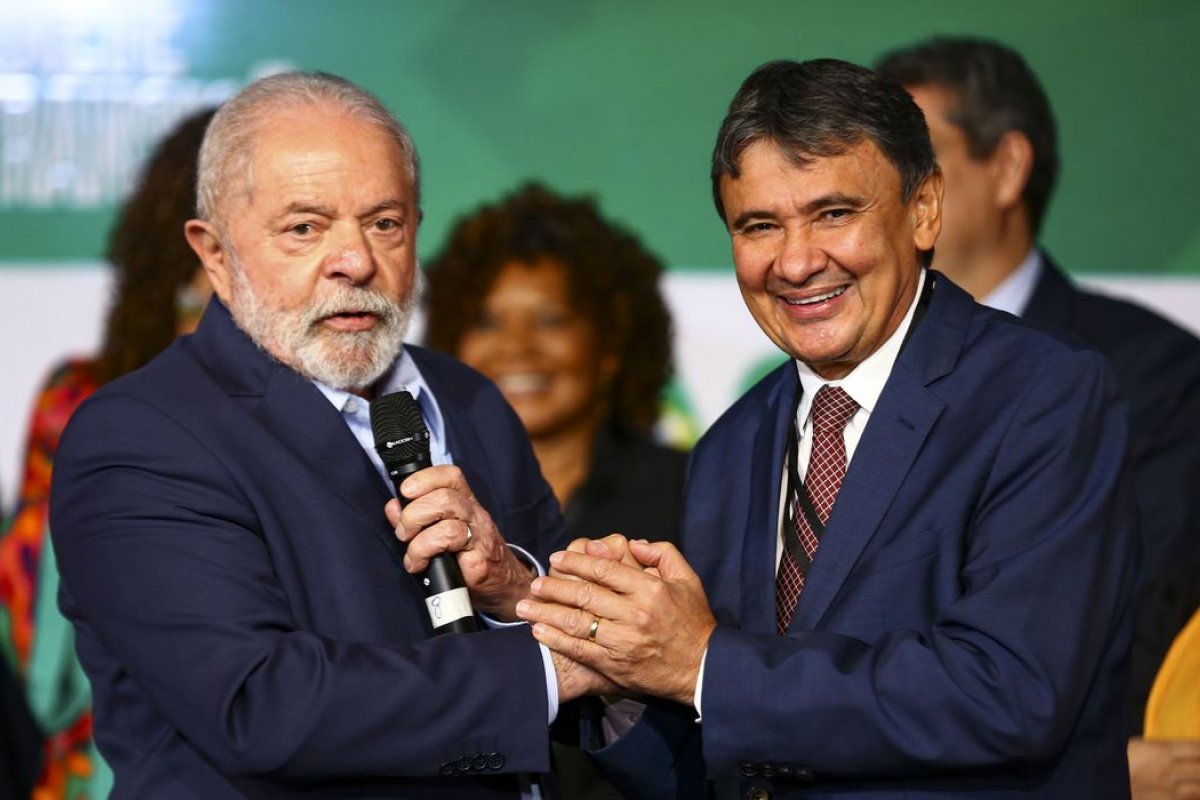 Governo planeja aumentar Bolsa Família para além de R$ 150, diz Wellington Dias