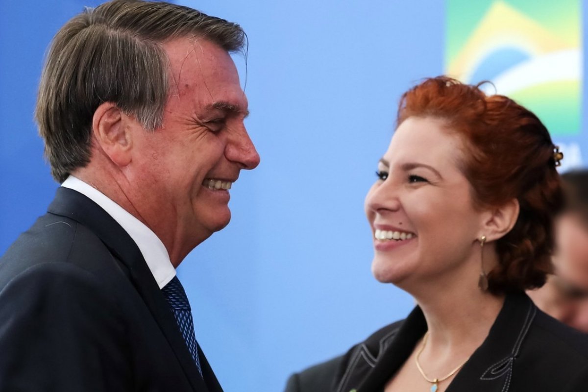 ‘Deveria estar aqui para liderar a oposição’, diz Zambelli sobre Bolsonaro