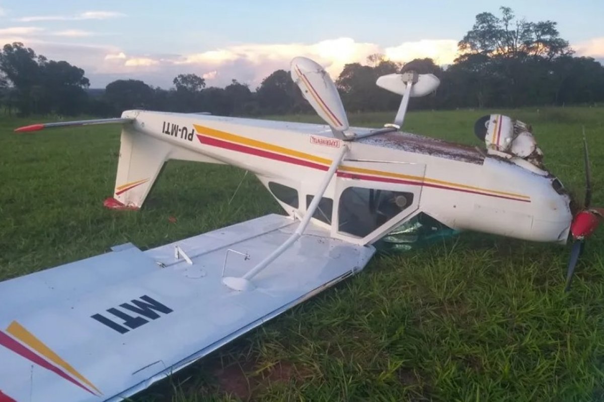 Avião de pequeno porte cai próximo de rodovia no inteior de São Paulo