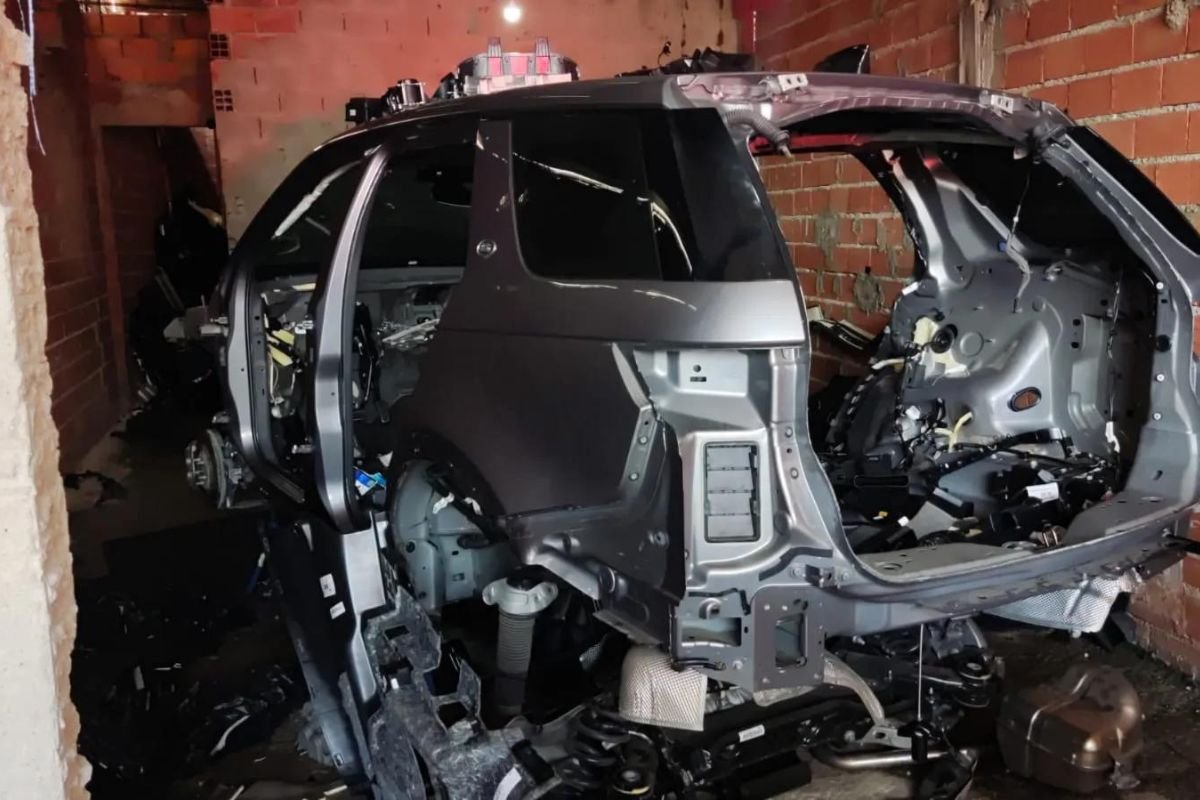 Polícia prende suspeito de roubar carro de luxo do cantor Péricles em SP