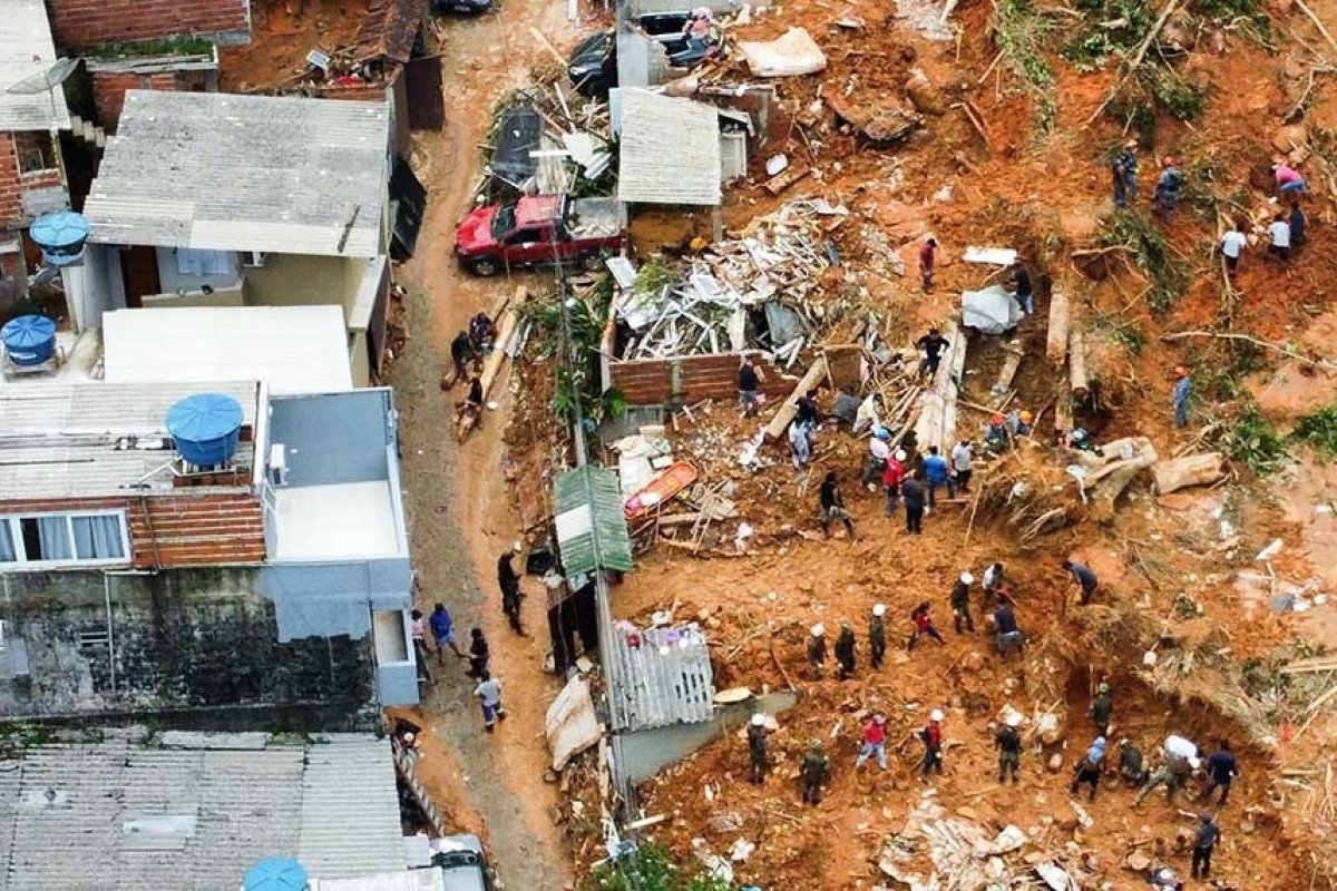 Ministros anunciam R$ 120 milhões para áreas atingidas pela chuva em São Paulo