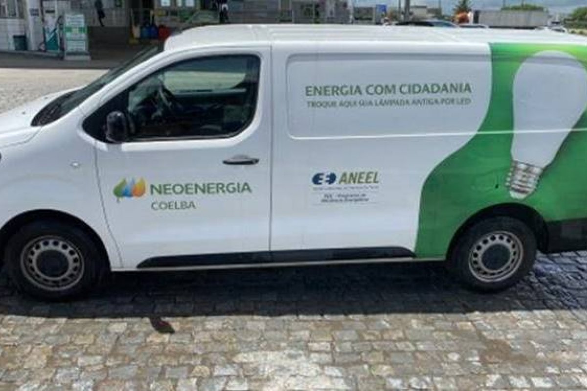 Coelba realiza ação especial para troca de lâmpadas em bairros de Salvador