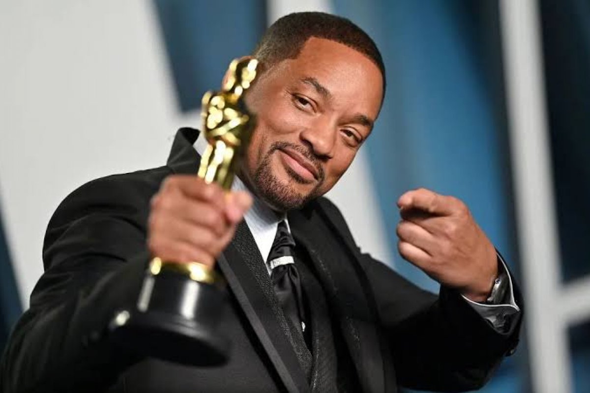 Após quase um ano da agressão ano Oscar, Will Smith faz piada com tapa em Chris Rock