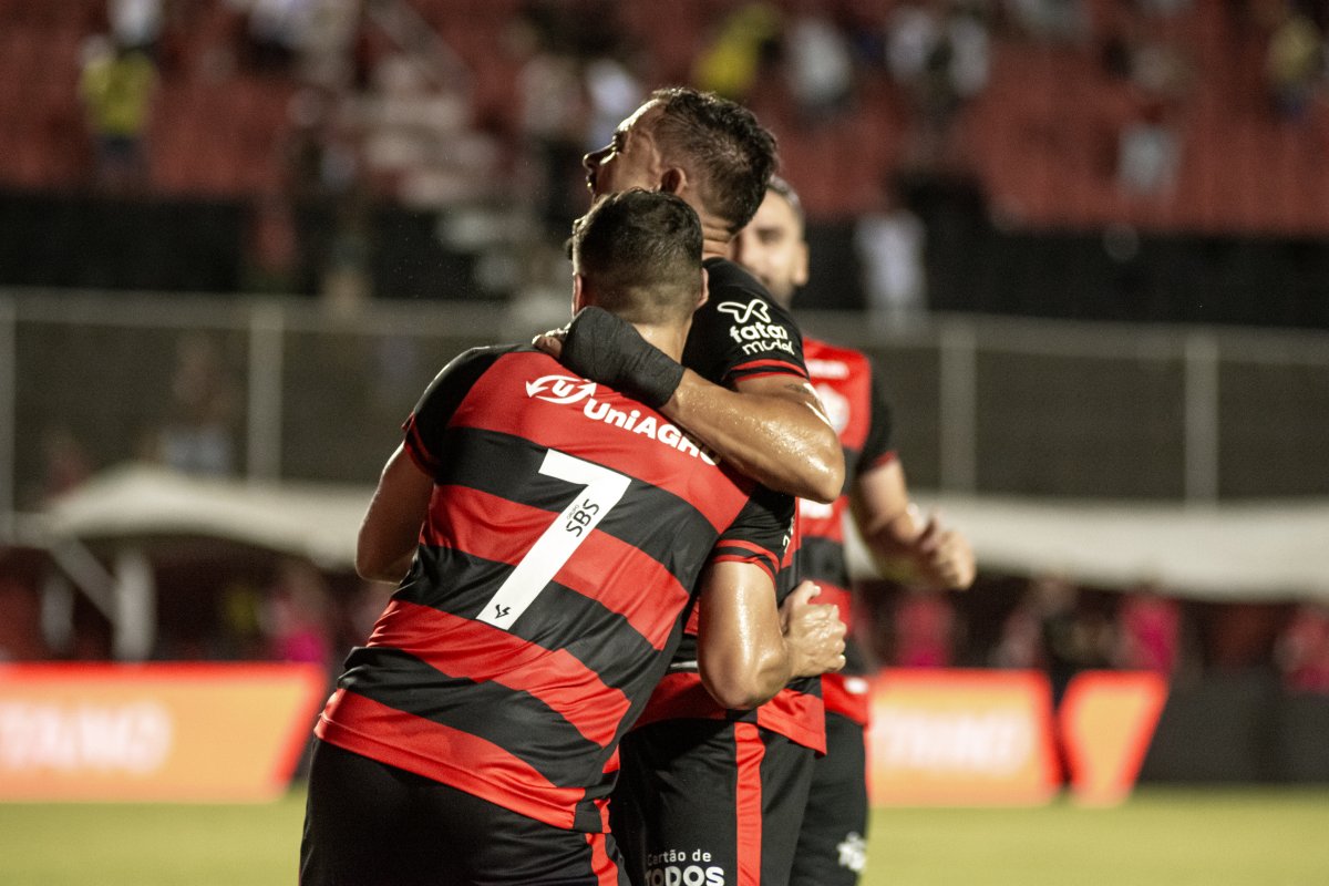 Vitória leva virada do Náutico no Barradão e se complica na Copa do Nordeste