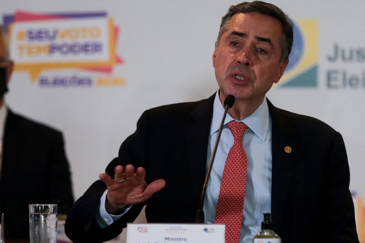 Barroso afirma que regulação das redes sociais terá três níveis