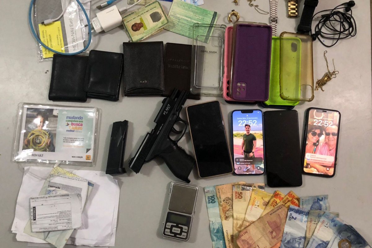 PM recupera itens de clientes de cafeteria assaltada no Corredor da Vitória