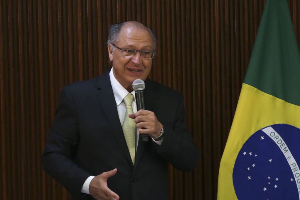 Alckmin defende aumento de mistura do biodiesel no diesel