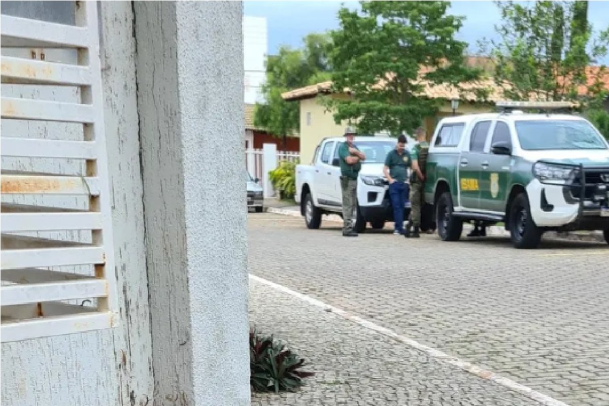 Ibama encontra pássaros silvestres na casa de Anderson Torres