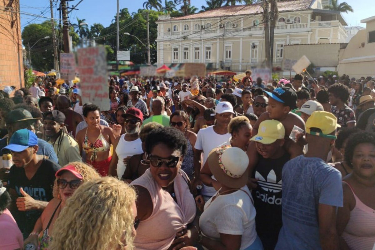 Homens são baleados durante a Caminhada do Samba, em Salvador