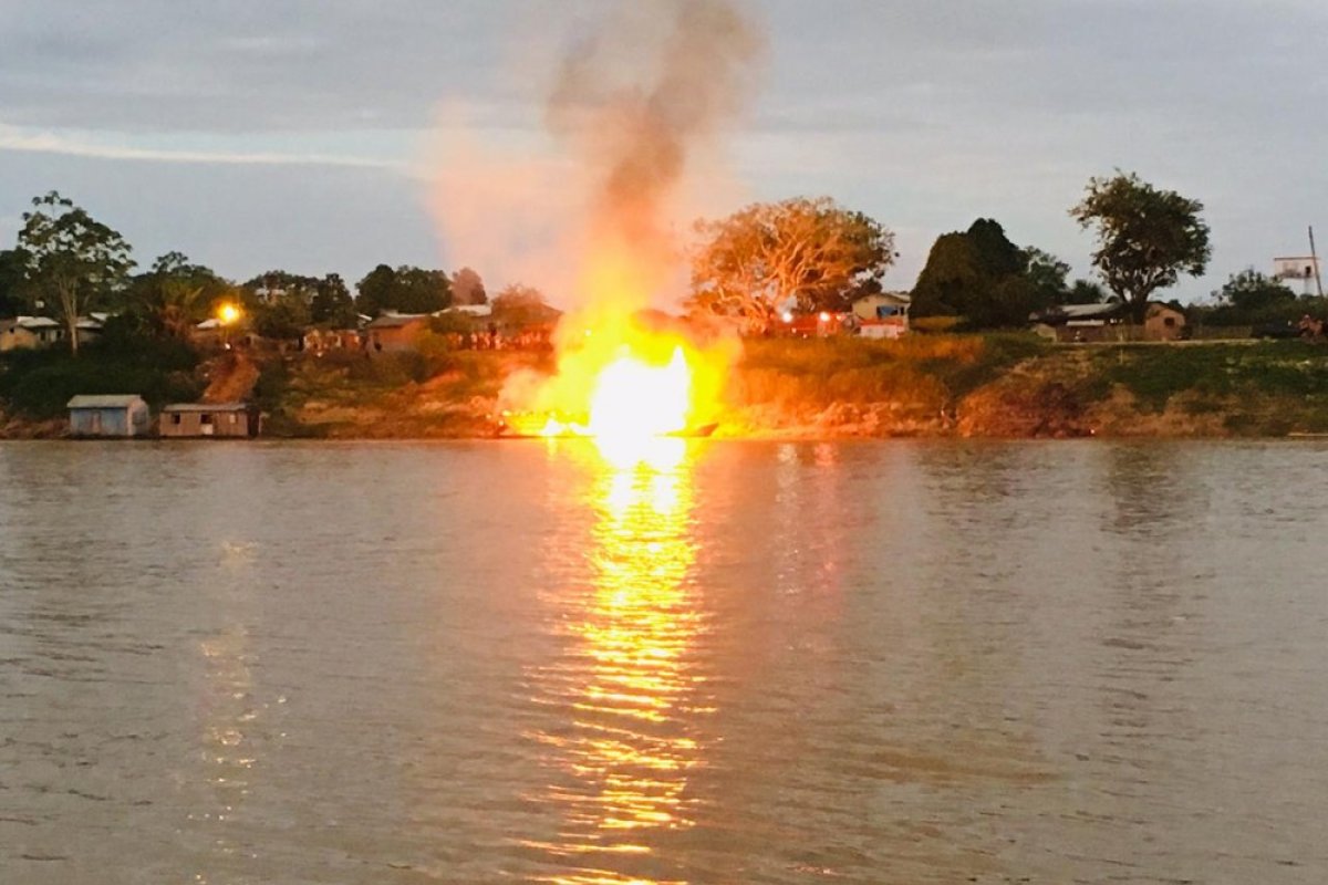 Explosão de barco em rio no Acre deixa 15 feridos em estado grave