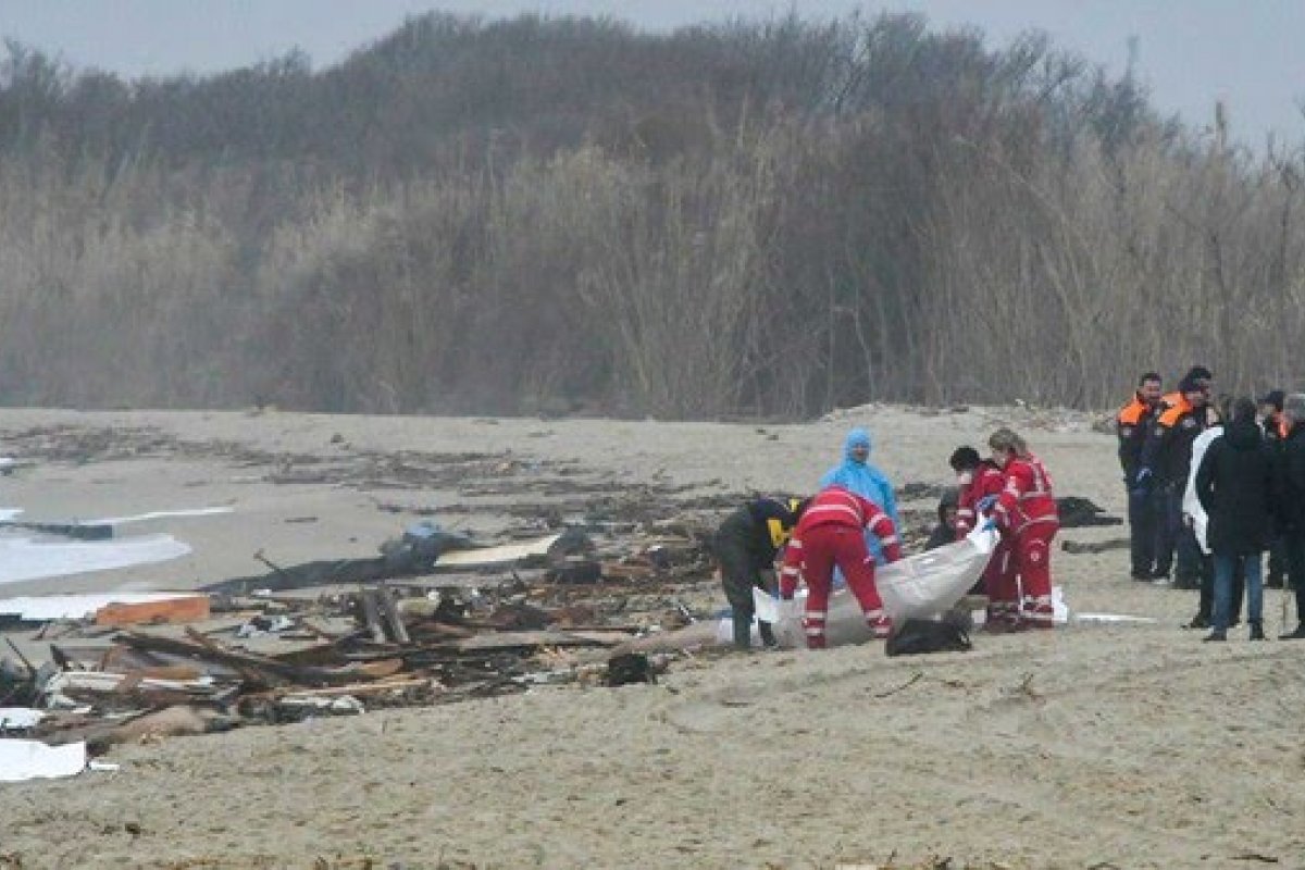 Número de mortos por naufrágio de barco na Itália sobe para 59