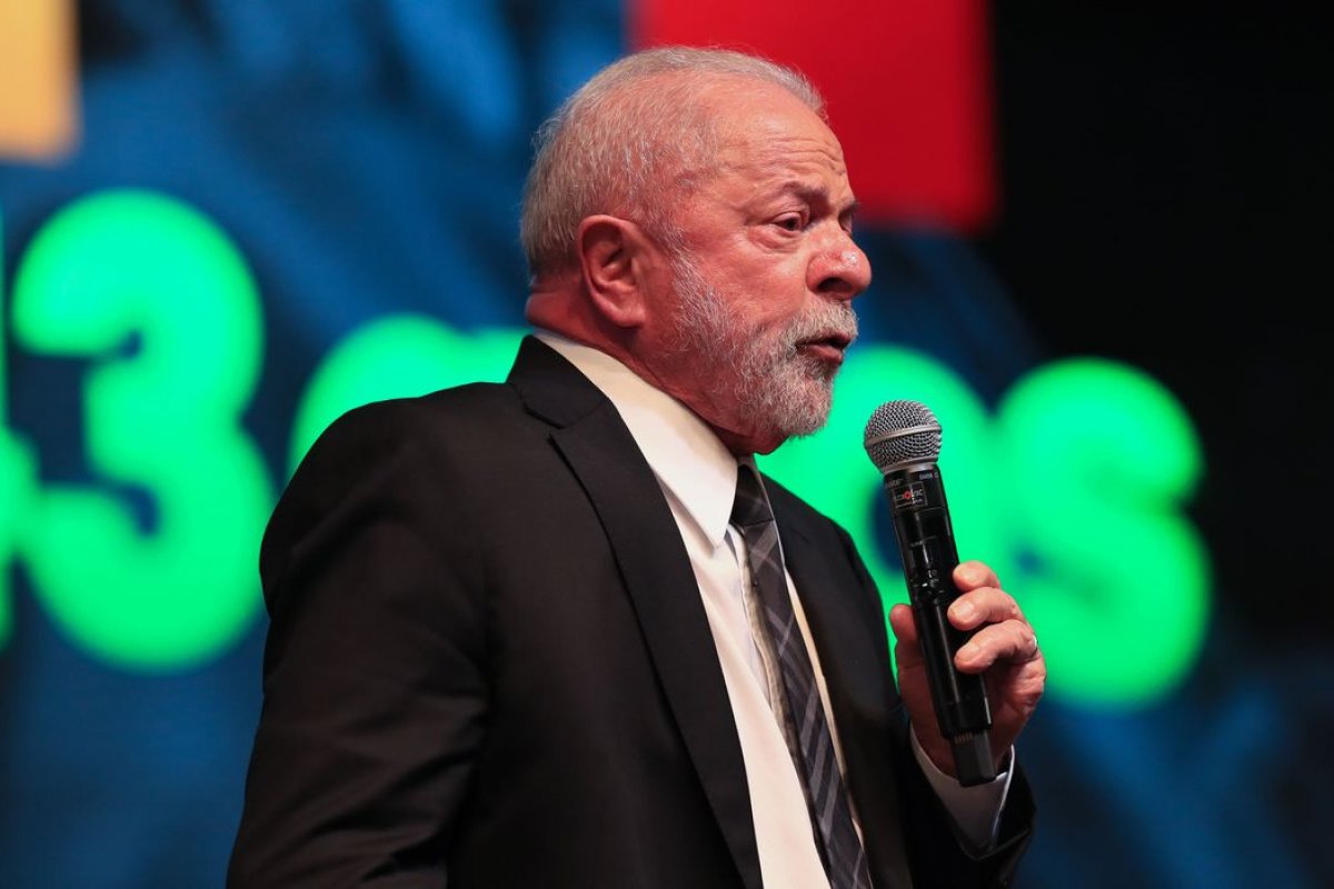 Lula deverá ter uma viagem internacional por mês até o final do ano
