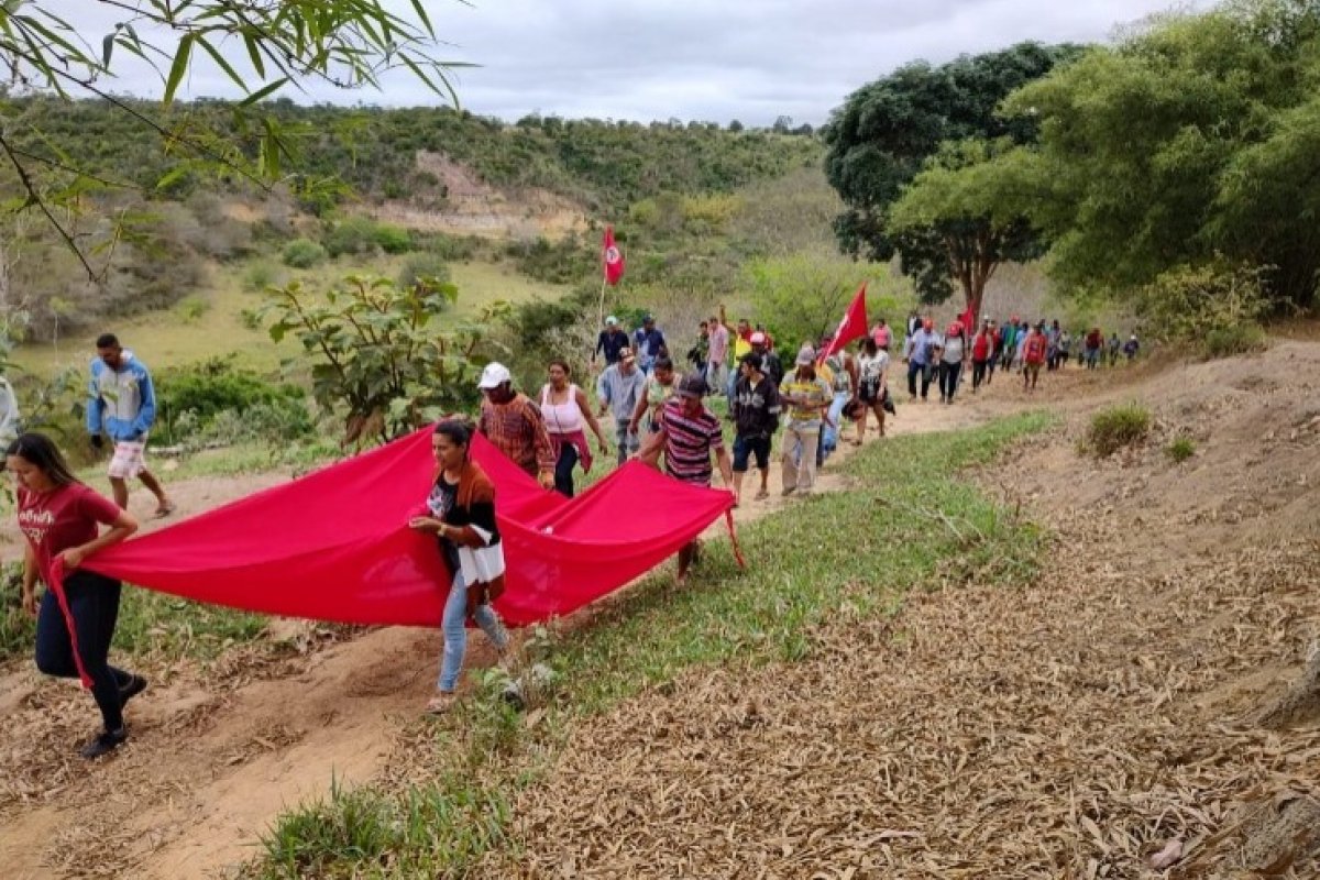 Famílias do MST invadem fazenda em área da cidade de Jacobina (BA)