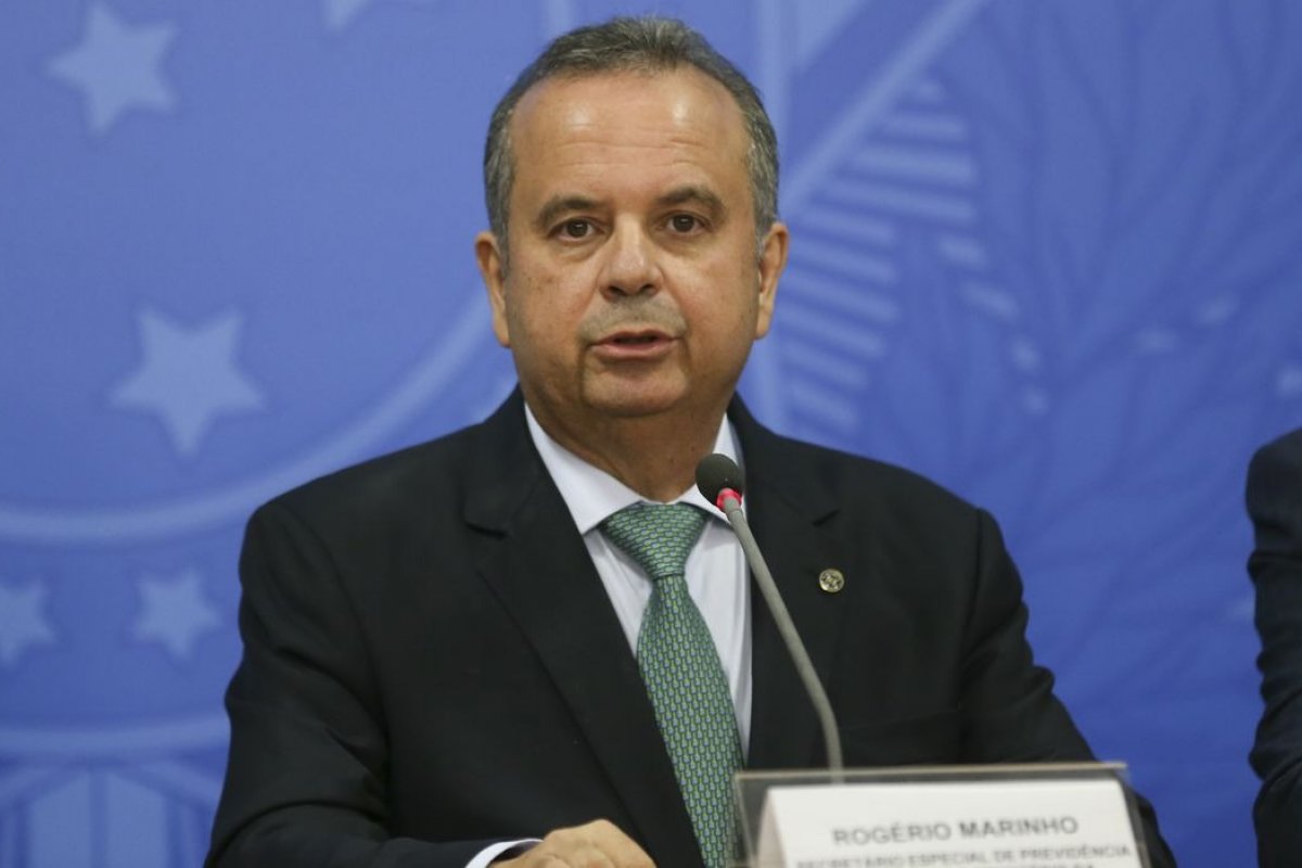 ‘PT penaliza a população’, diz Marinho sobre reoneração dos combustíveis