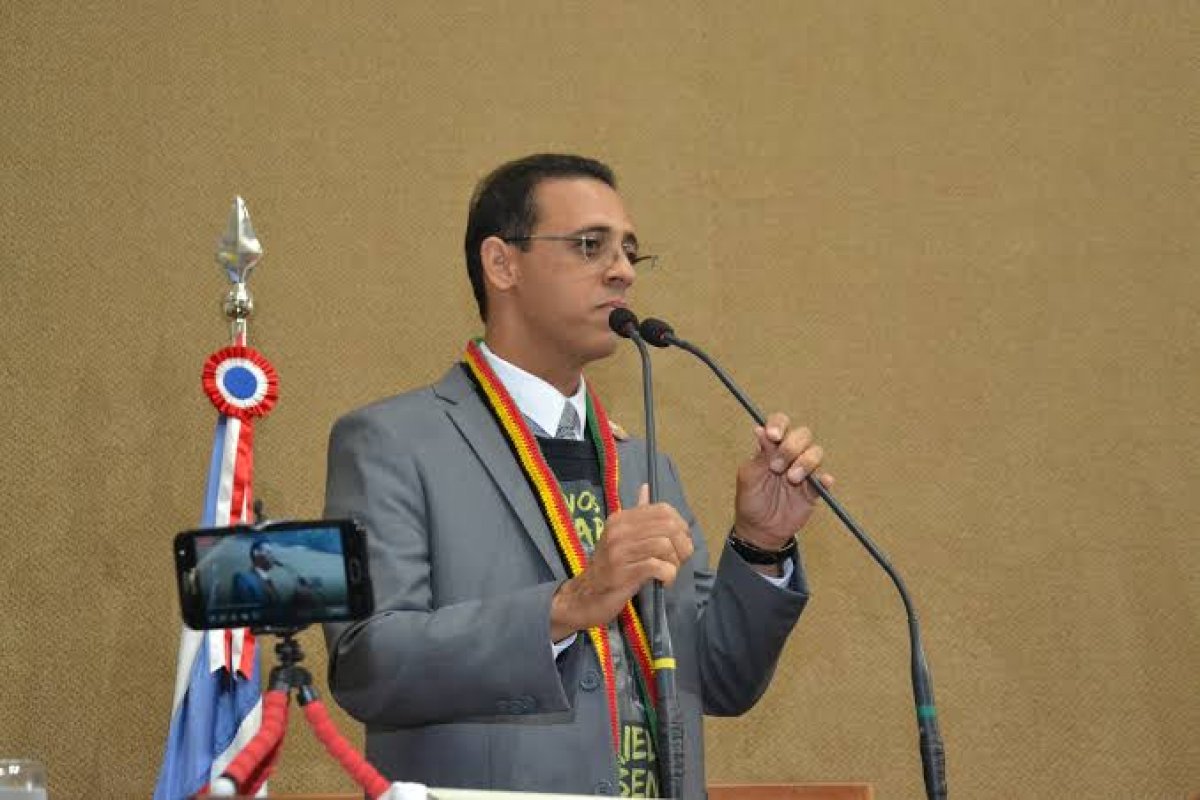 Vídeo: Hilton Coelho acusa Rui de impor candidatura de esposa ao TCM e prega voto nulo na Alba