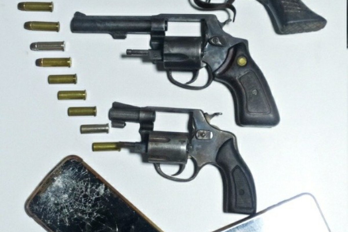 Dois homens que assaltavam mulheres em Vitória da Conquista são presos pela PM