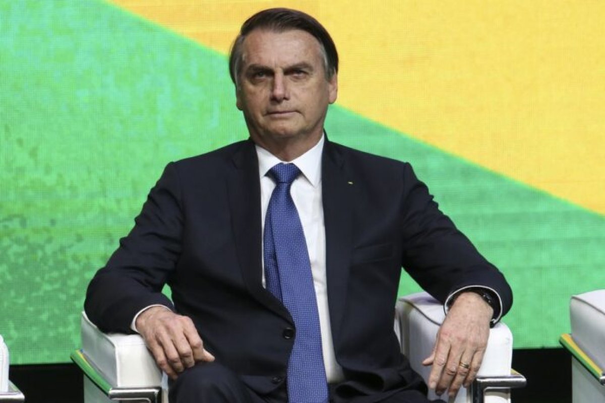 "Espero liberar para quem ganha até R$ 5 mil até o fim do mandato" diz Bolsonaro sobre isenção do IR