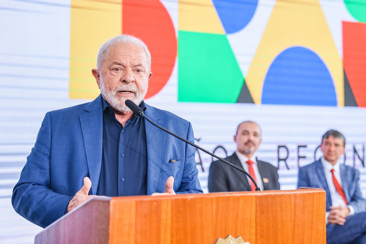 Lula apresentará proposta para garantir salário igual entre homens e mulheres na mesma função