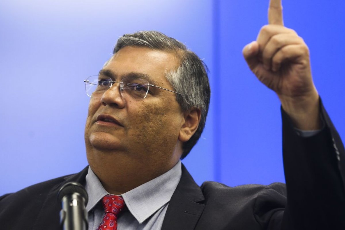 ‘Se Bolsonaro não comparecer a depoimentos, PF pedirá providências’, diz Dino