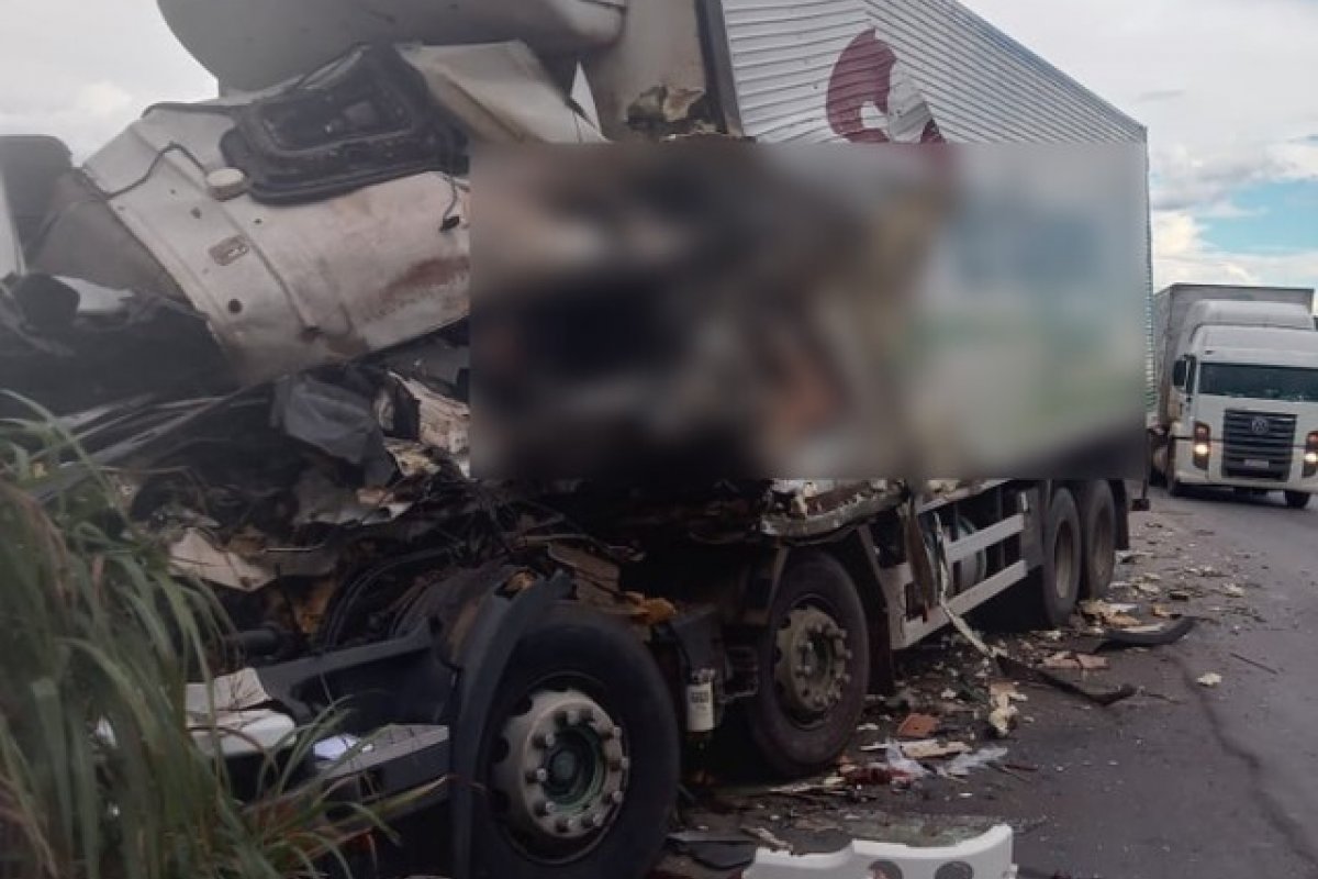 Acidente com caminhão deixa uma pessoa morta na BR-020, no oeste da Bahia