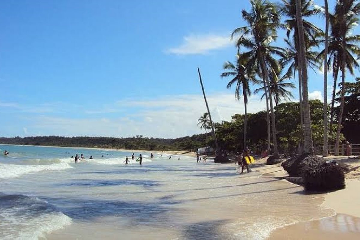 Turista de SP morre afogado em praia de Trancoso, no sul da Bahia