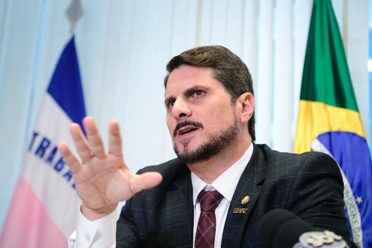 Senador Marcos do Val denuncia ameaça de morte por suposto grupo desarmamentista