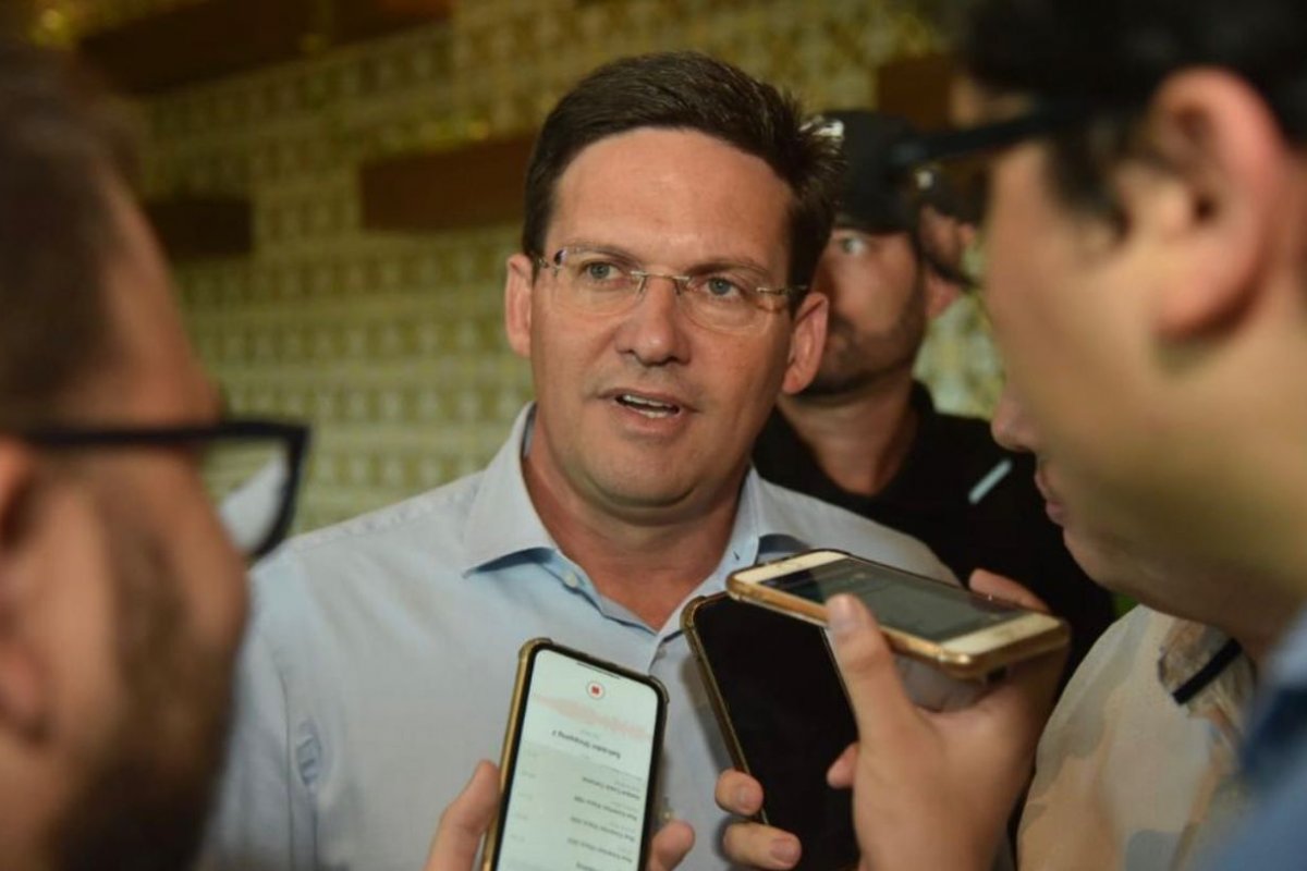 ‘Povo começa a sentir mão pesada do PT’, diz Roma sobre preço dos combustíveis