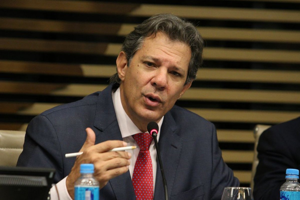 Ministro Haddad quer taxar apostas online no Brasil