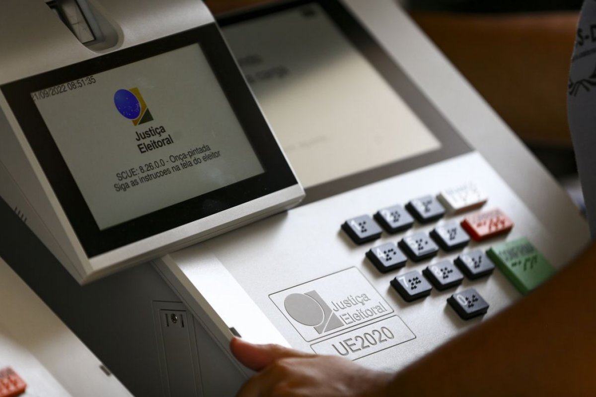 Mais de 13 milhões de eleitores justificaram ausência nas eleições, afirma TSE