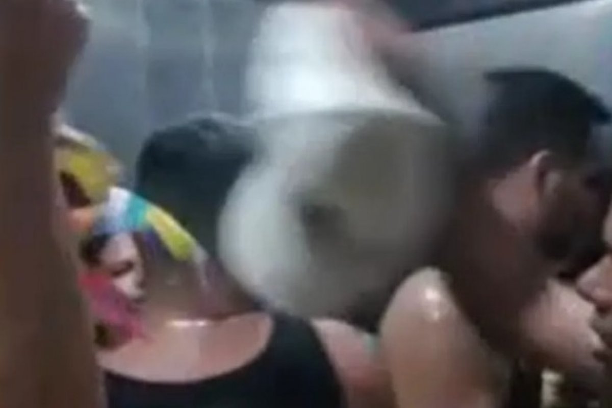 Vídeo: Passageiros ficam presos em cabine no Elevador Lacerda, em Salvador